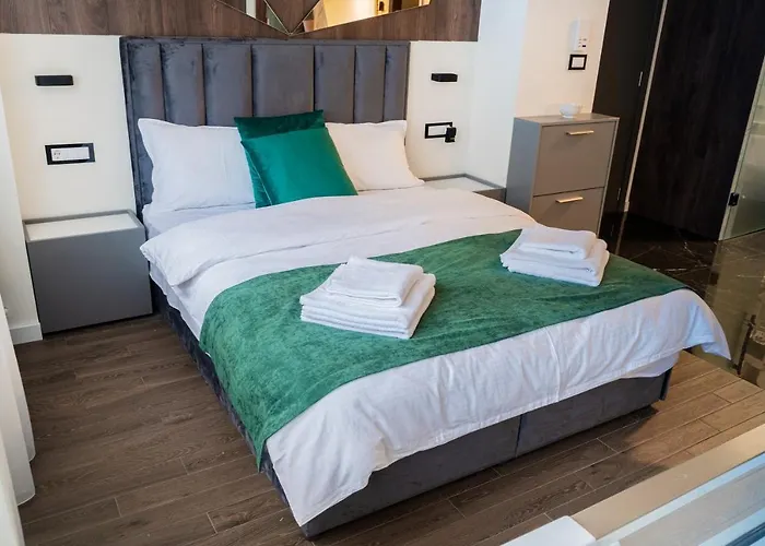 9 Nine - Luxury Apartments & Suites